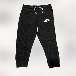 Nike Cropped Jogger Pants